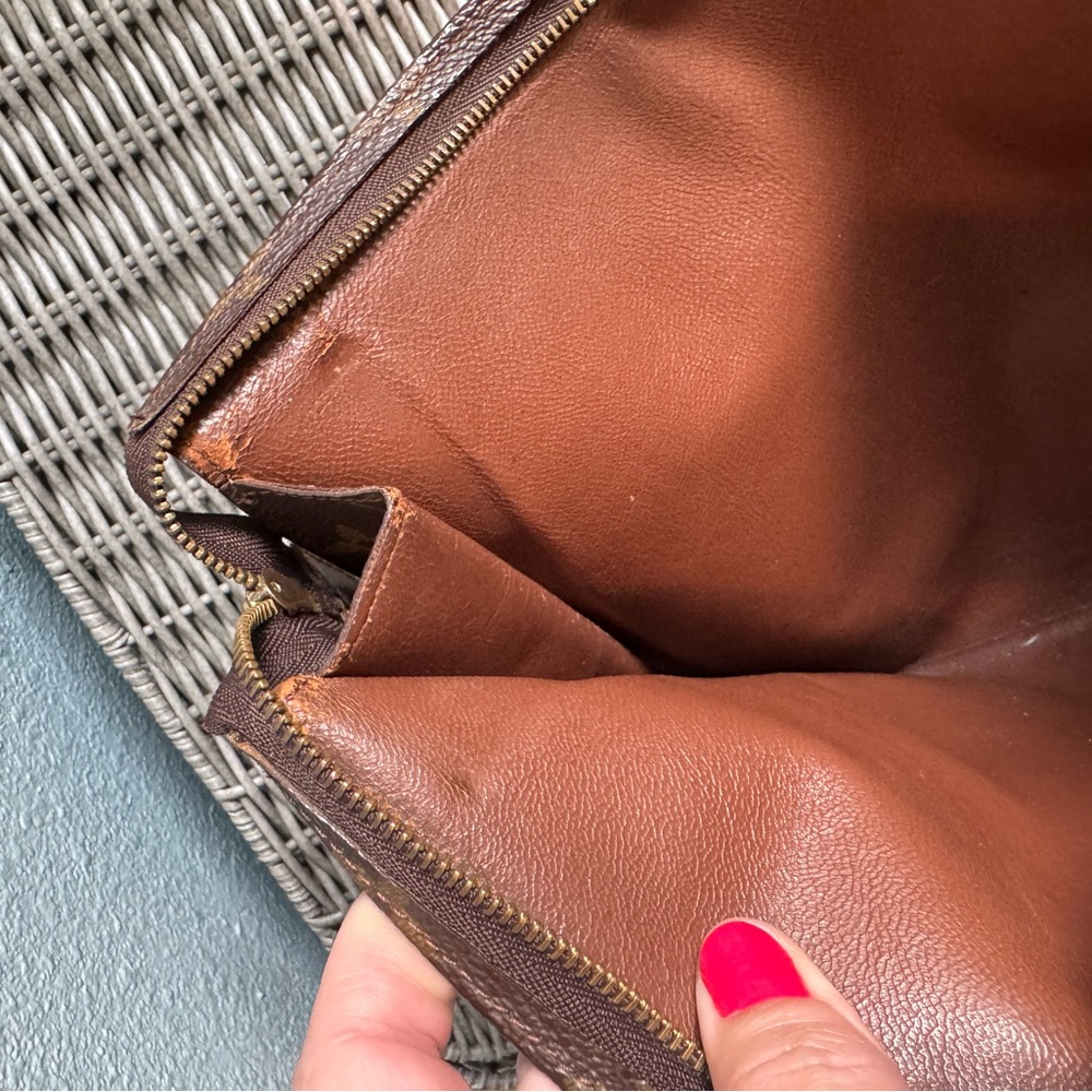 Authentic Louis Vuitton Monogram Cosmetic Clutch Bag - Picture 3 of 6